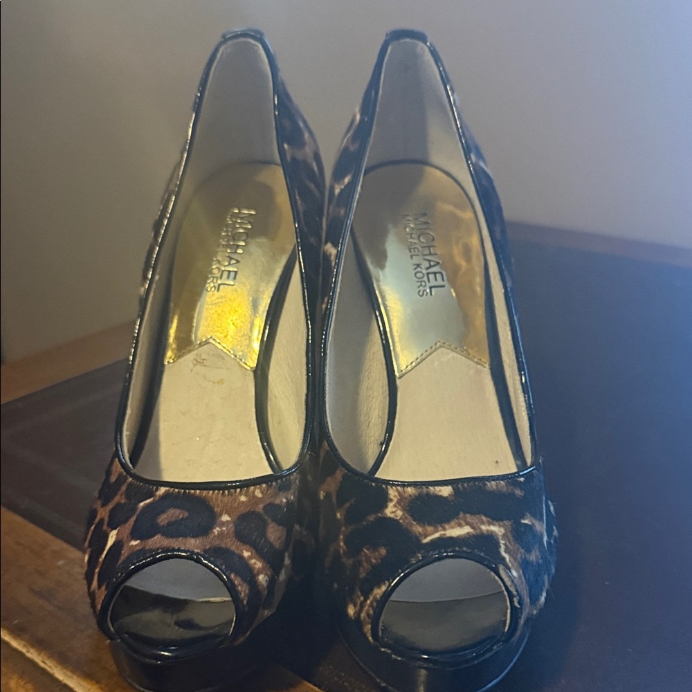 Michael Michael Kors Black and Brown Leopard peep toe Heels Size 8